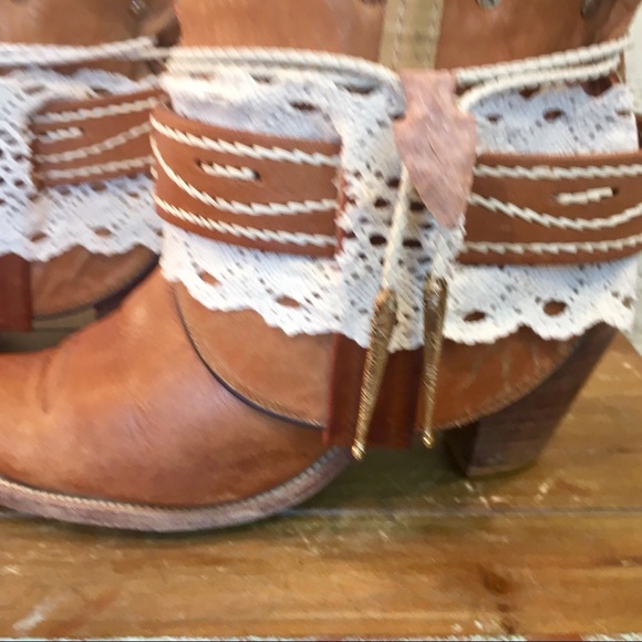 Vintage Frye Handcrafted Boho Booties size 10 M - Picture 5 of 13